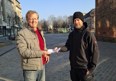 BRB_Lothar Pohle erhält Spende von Peter Gräbig